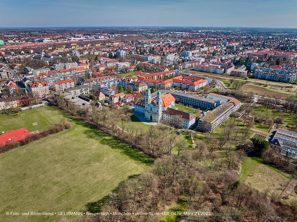 21.03.2023 - Luftbilder von der Baustelle Maikäfersiedlung in Berg am Laim